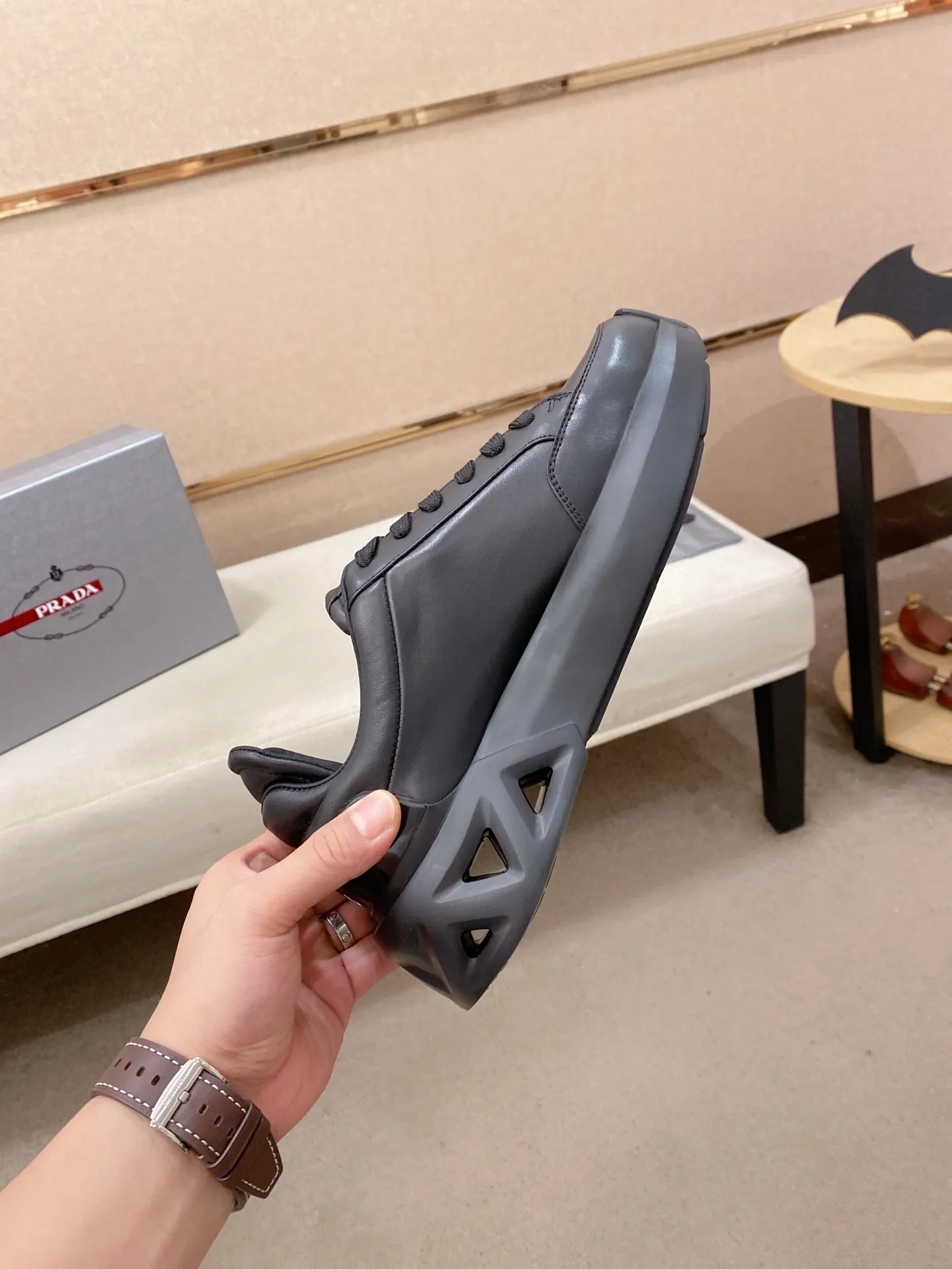 Men's shoes 💰 660💰 ✔️✔️✔️High-quality new PRADA counters are launched at the same time. The new men's shoes and 😘fabrics are selected from first-layer cowhide fabrics. Lining: Imported cowhide leather lining. 👍🏿High-end☄️Open-molded non-slip rubber outsole, exquisite lines, simple and elegant, comfortable and high-end for leisure travel. Code number: 38 to 45